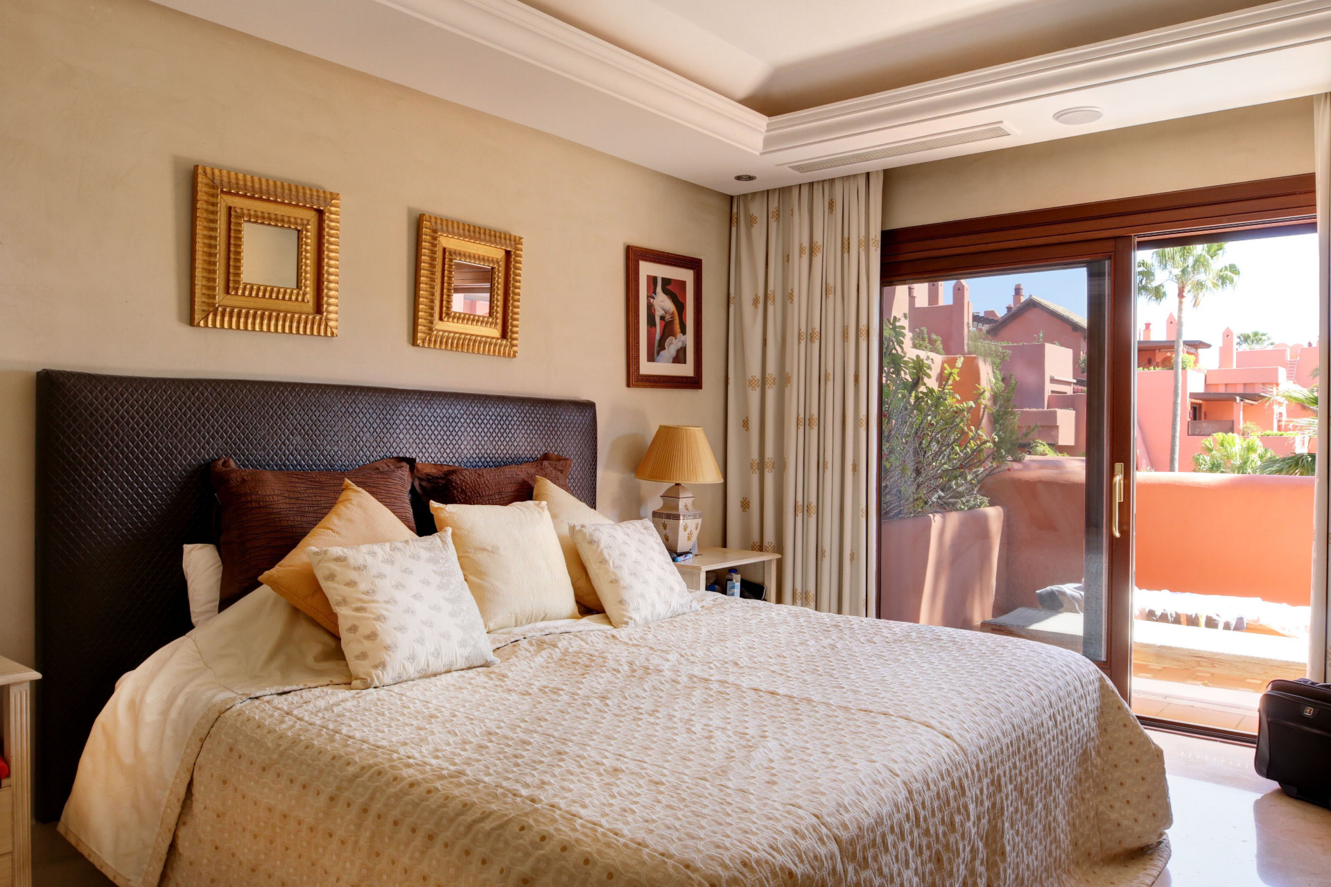 2 Bedroom Apartment in Estepona - Photo 6