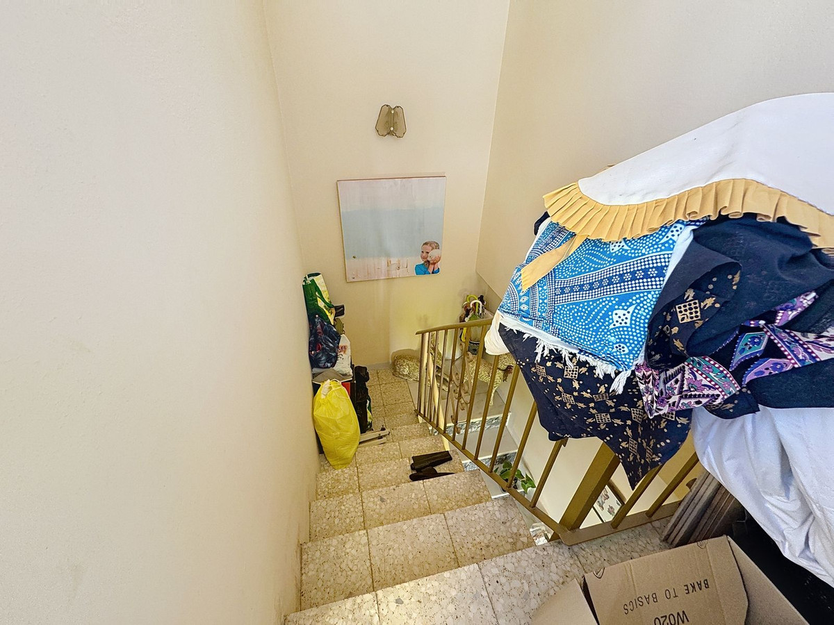 5 Bedroom Townhouse in Estepona - Photo 28