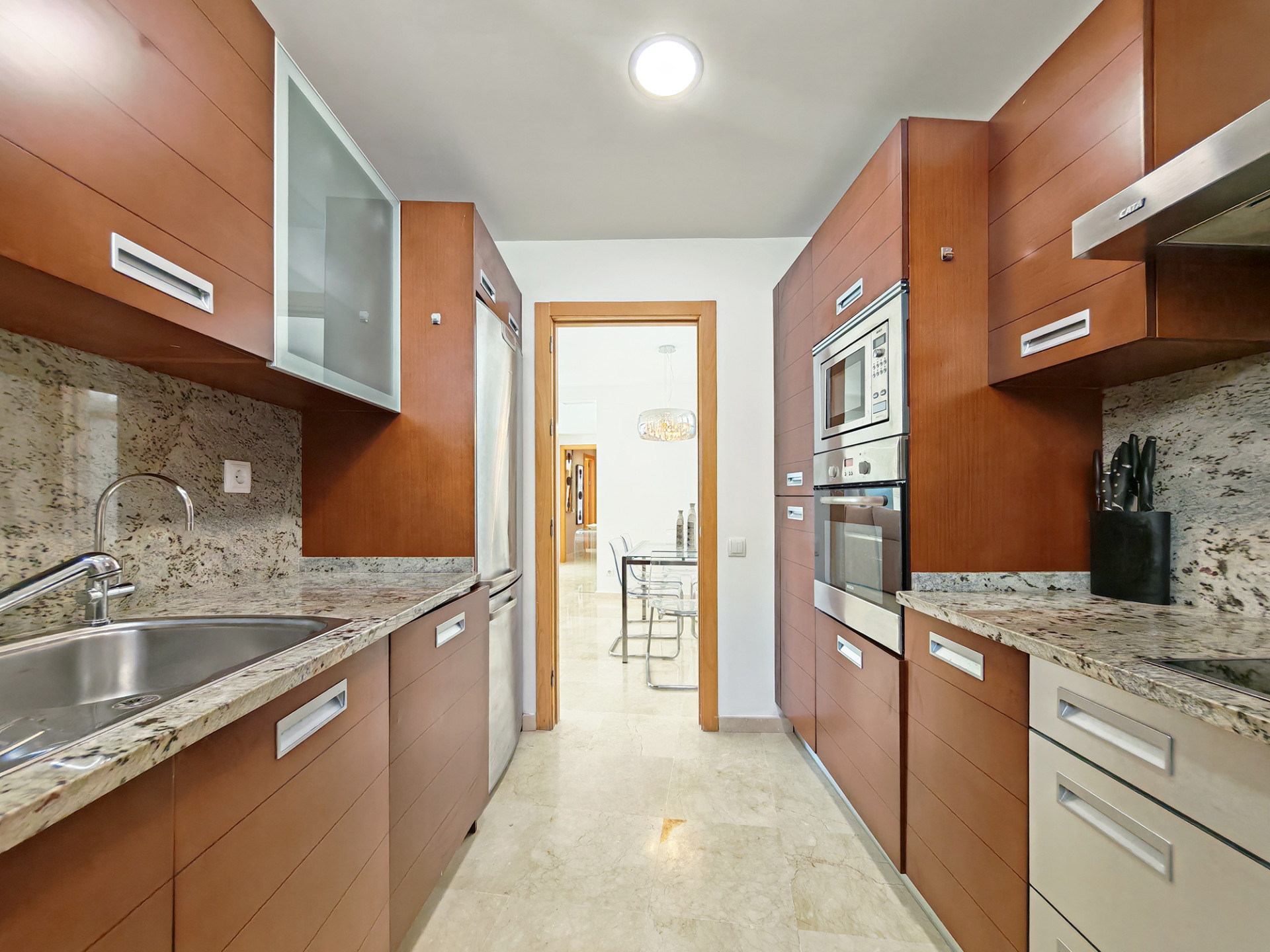 3 Bedroom Apartment in Marbella - Photo 6
