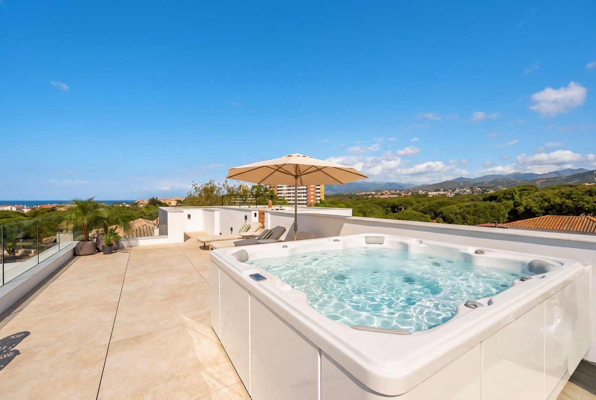 6 Bedroom Villa in Marbella - Photo 79