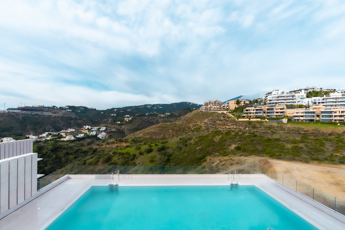 4 Bedroom Apartment in Benahavís - Photo 24