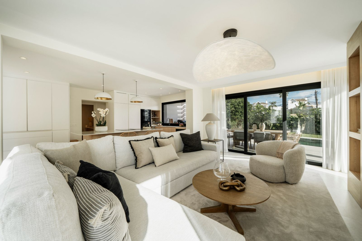 5 Bedroom Villa in San Pedro de Alcántara - Photo 23