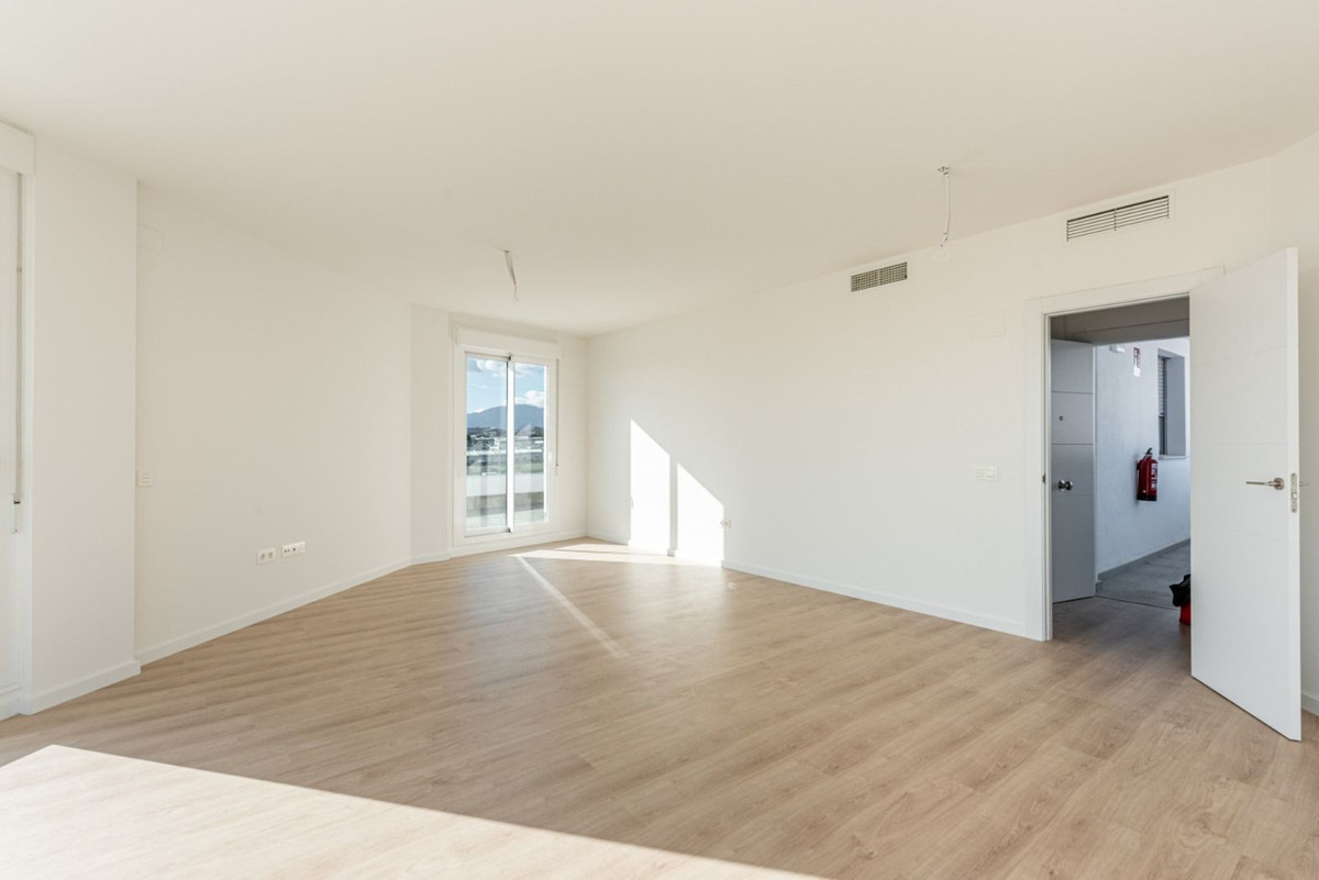 Piso de 3 dormitorios con piscina en Málaga – Foto 10