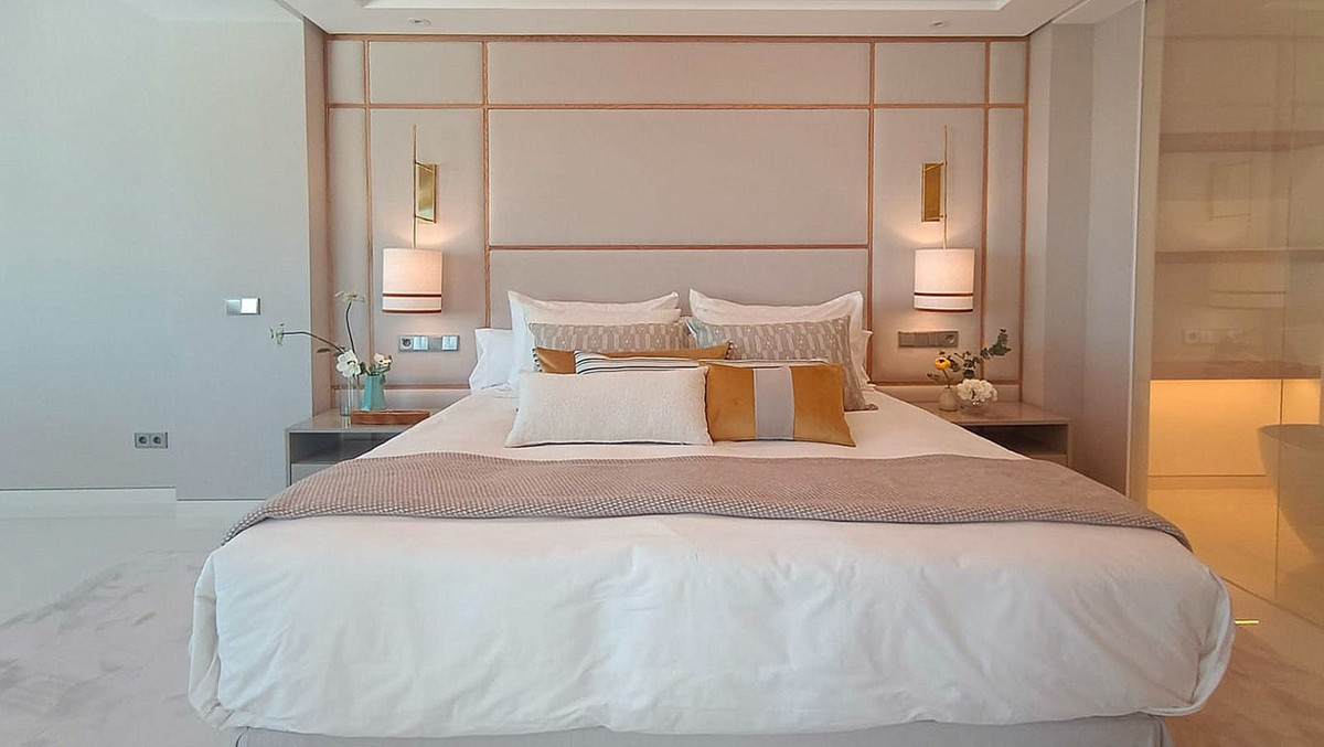 4 Bedroom Apartment in Marbella - Photo 32
