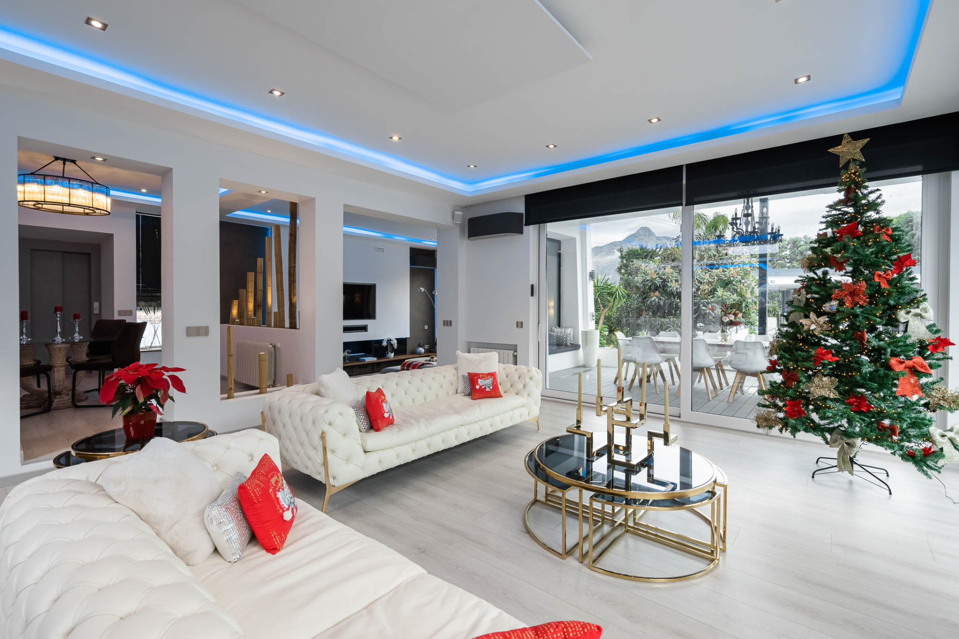 8 Bedroom Villa in Marbella - Photo 2