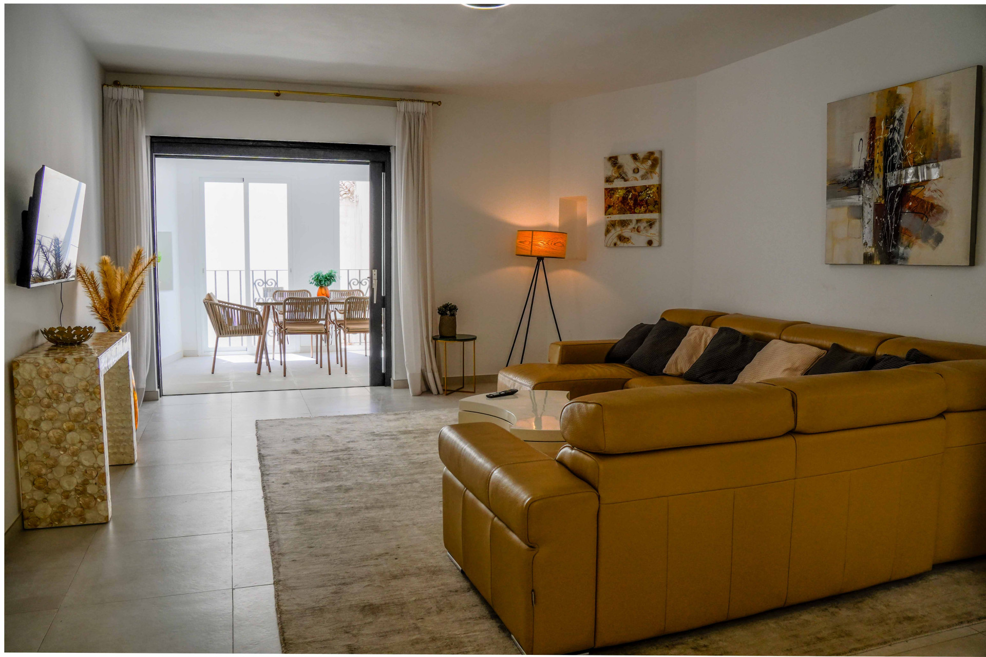 3 Bedroom Apartment in Marbella - Photo 2