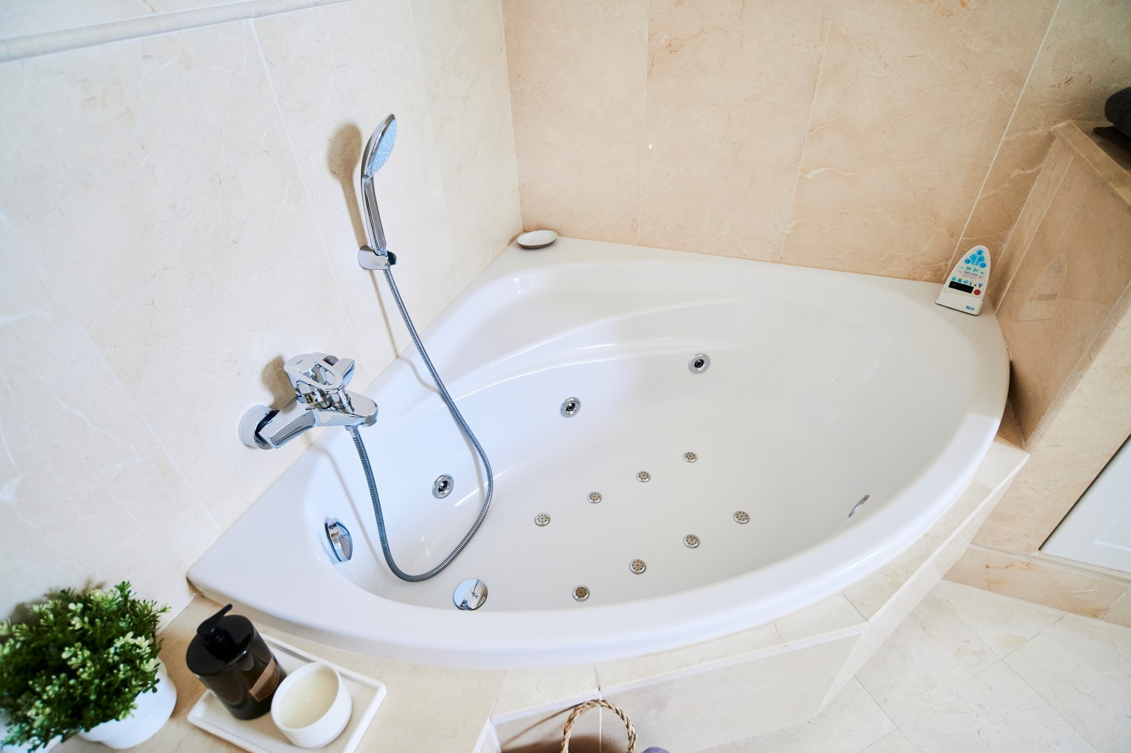 2 Bedroom Apartment in Marbella - Photo 18