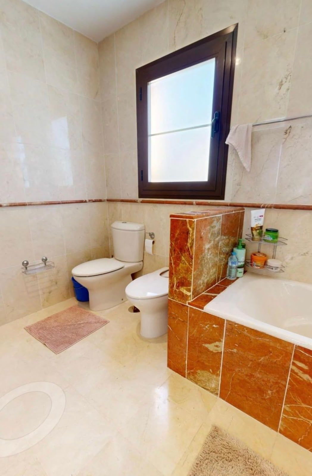 4 Bedroom Apartment in Estepona - Photo 17