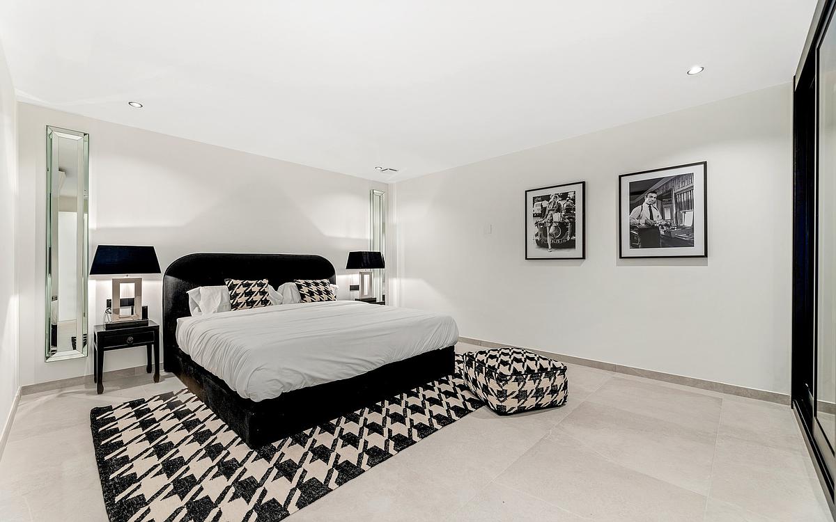5 Bedroom Villa in Marbella - Photo 11