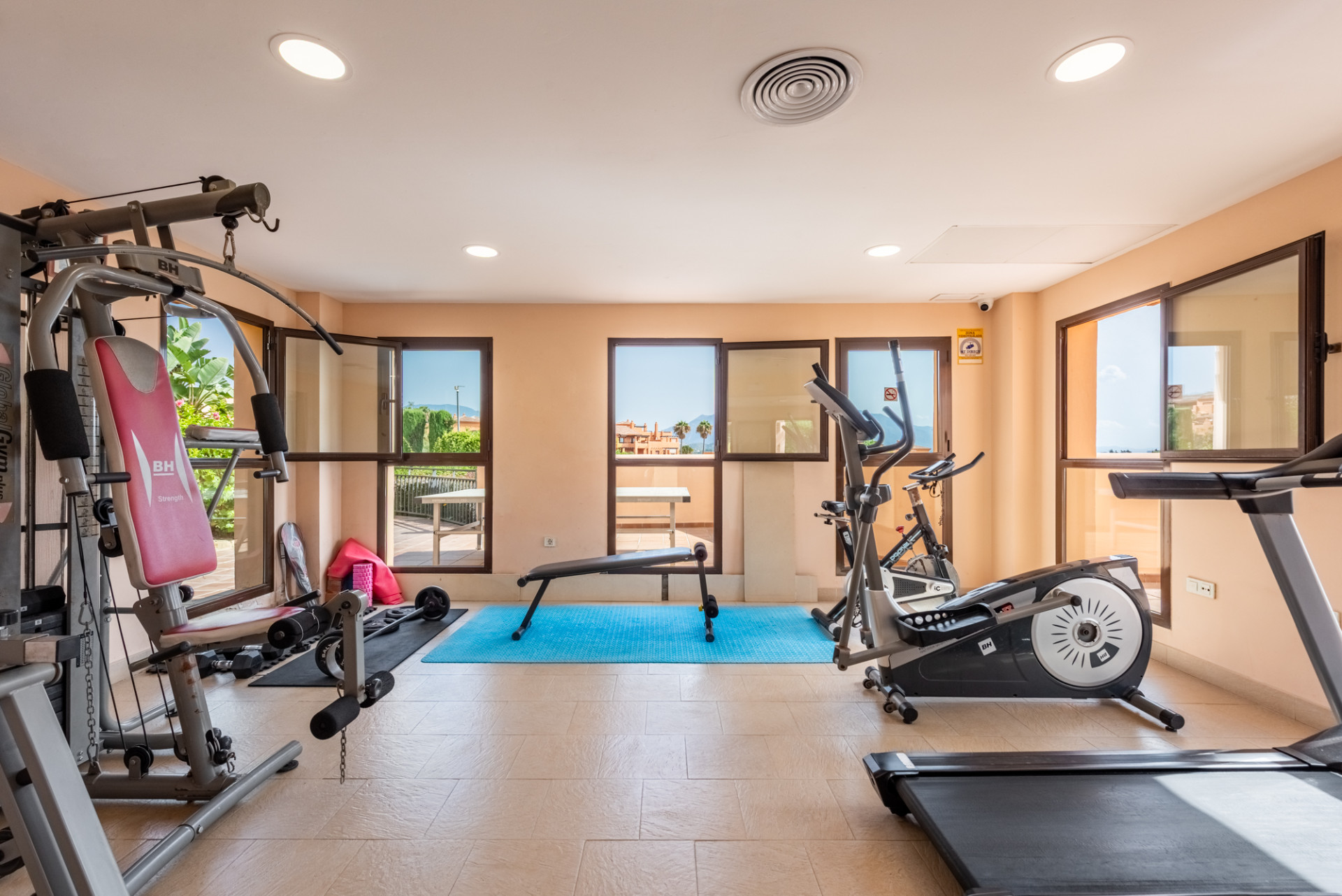 2 Bedroom Penthouse in Benahavís - Photo 26