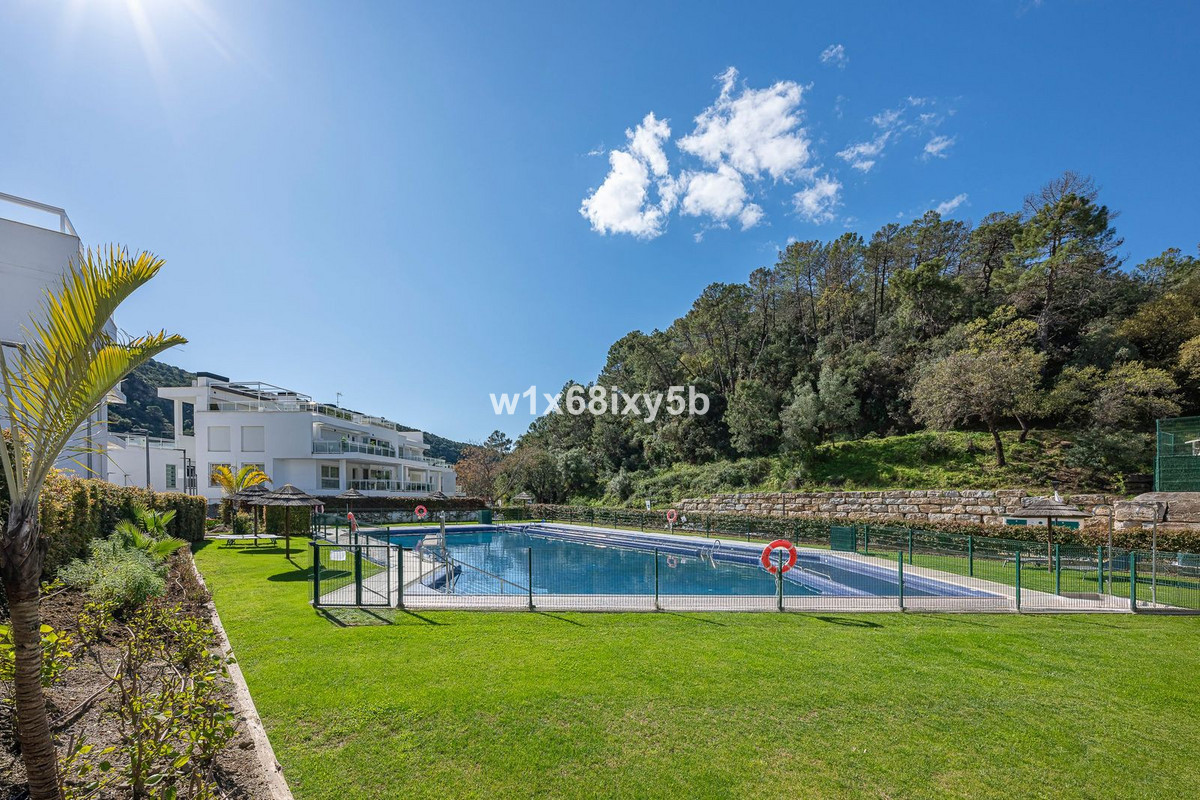 4 Bedroom Apartment in Benahavís - Photo 47