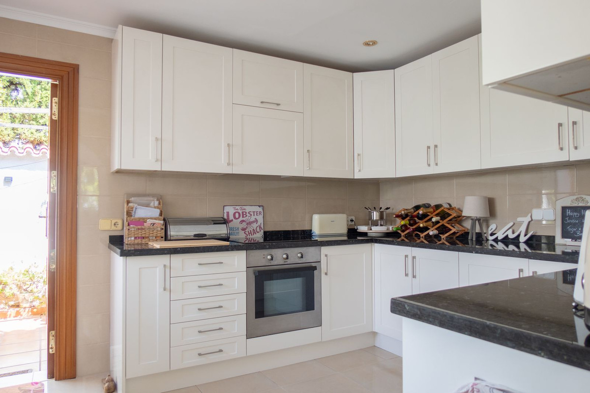 3 Bedroom Villa in Estepona - Photo 4