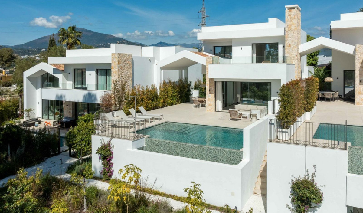5 Bedroom Townhouse in San Pedro de Alcántara - Photo 18