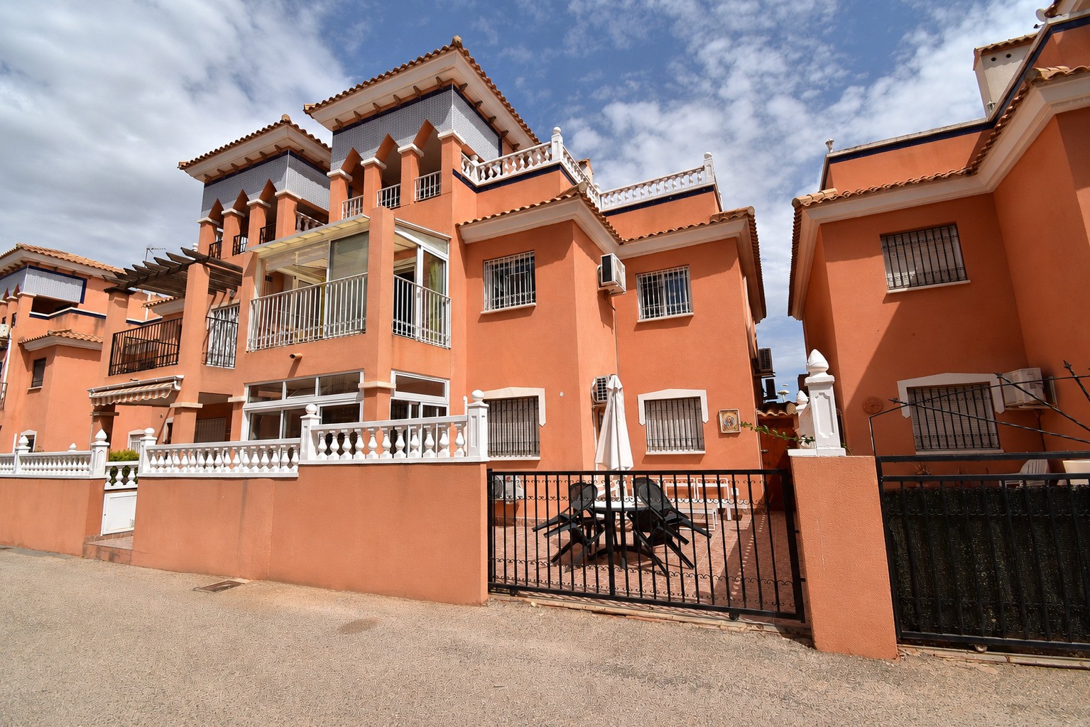 Moradia com 2 quartos com piscina em Alicante, Espanha – Foto 1