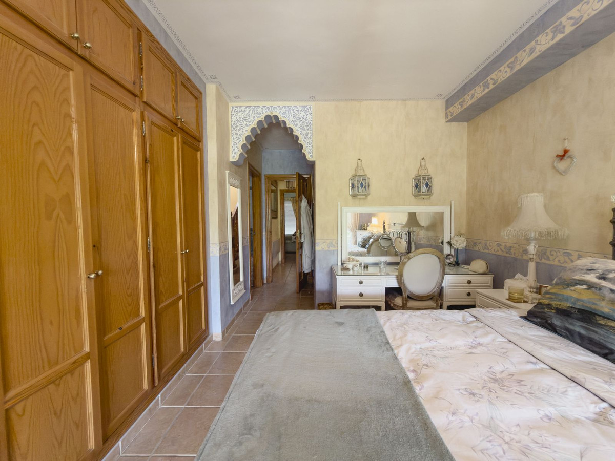 4 Bedroom Villa in Coín - Photo 20