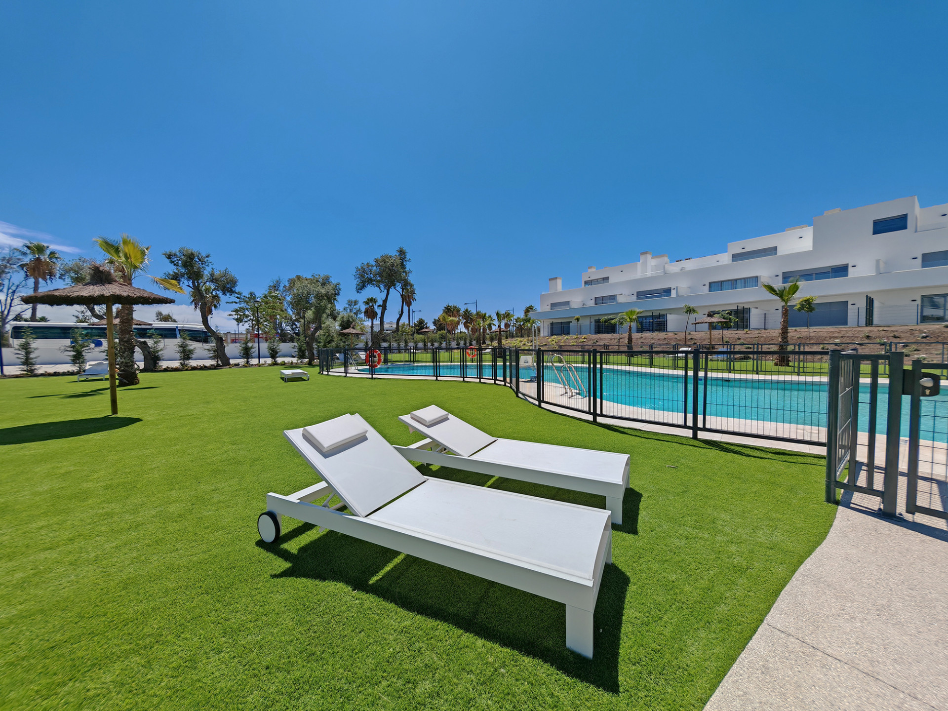 2 Bedroom Apartment in Estepona - Photo 17