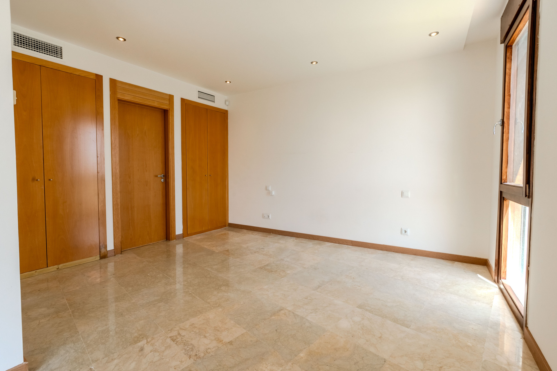 3 Bedroom Apartment in Marbella - Photo 15