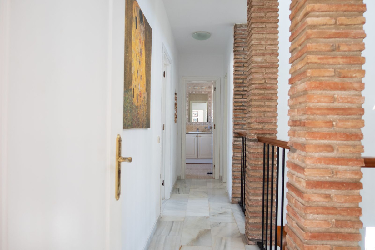 3 Bedroom Villa in Estepona - Photo 25