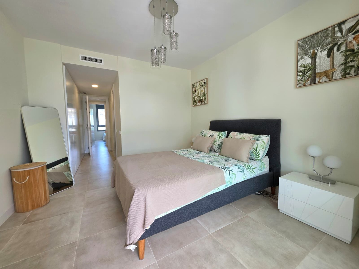 2 Bedroom Apartment in Estepona - Photo 15