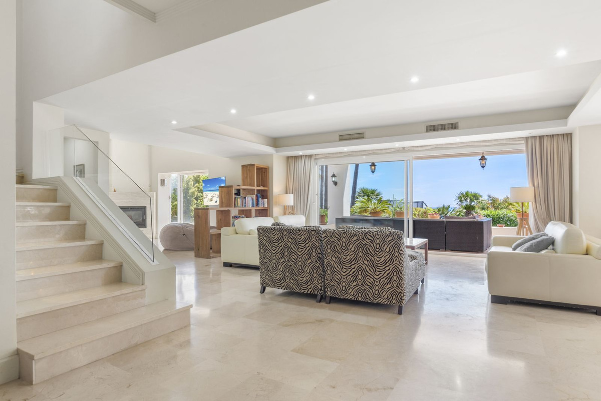 4 Bedroom Villa in Manilva - Photo 2