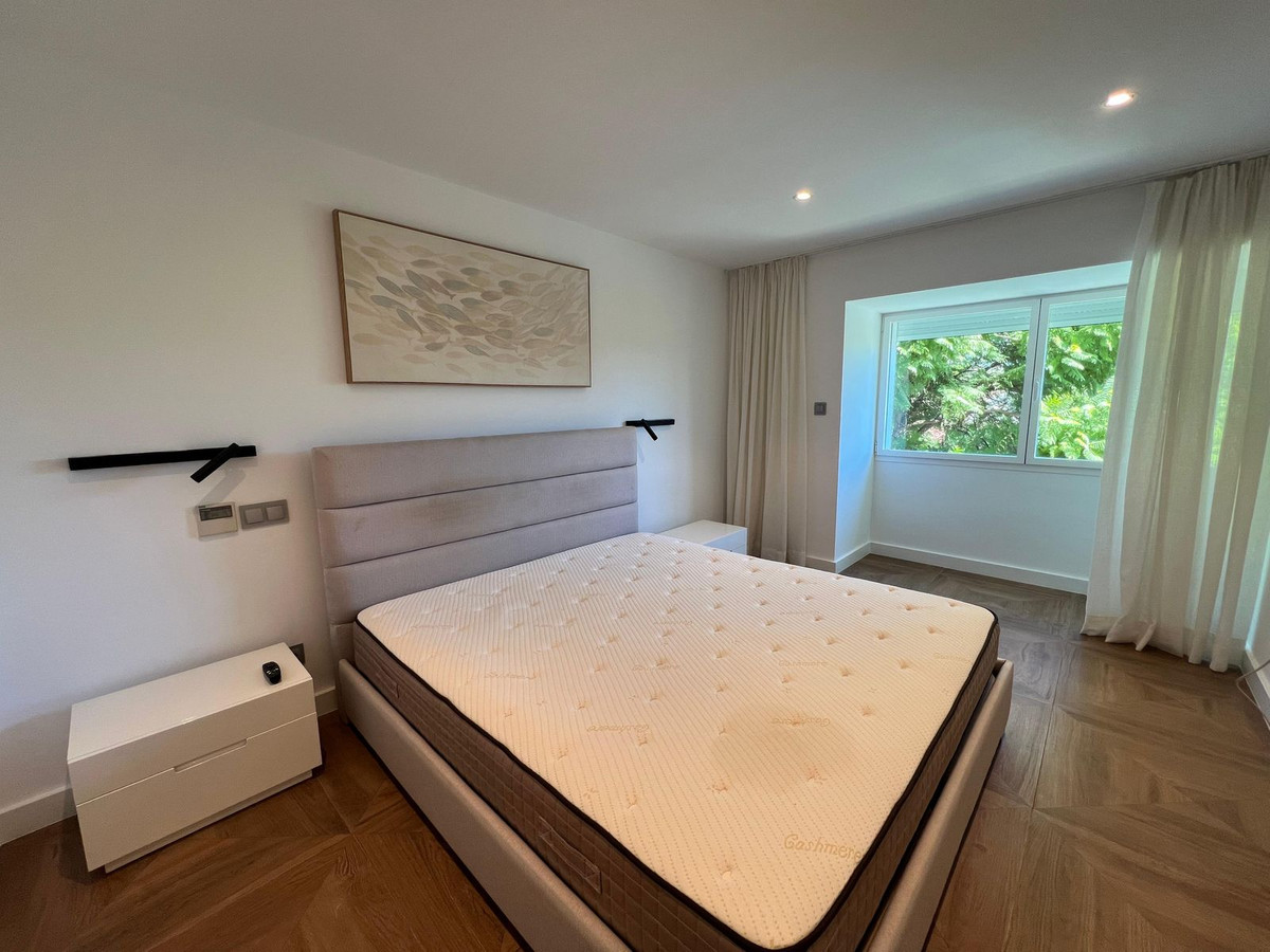5 Bedroom Townhouse in Marbella - Photo 6