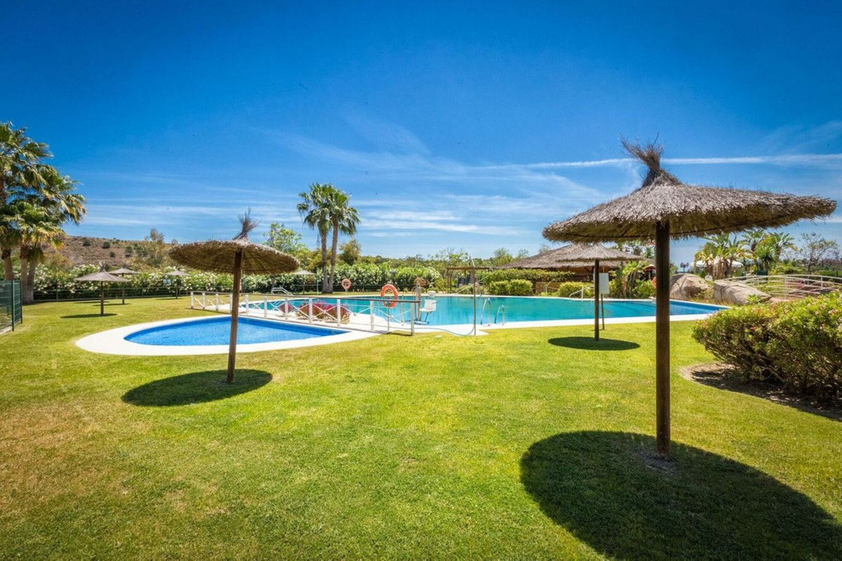 3 Bedroom Penthouse in Estepona - Photo 24