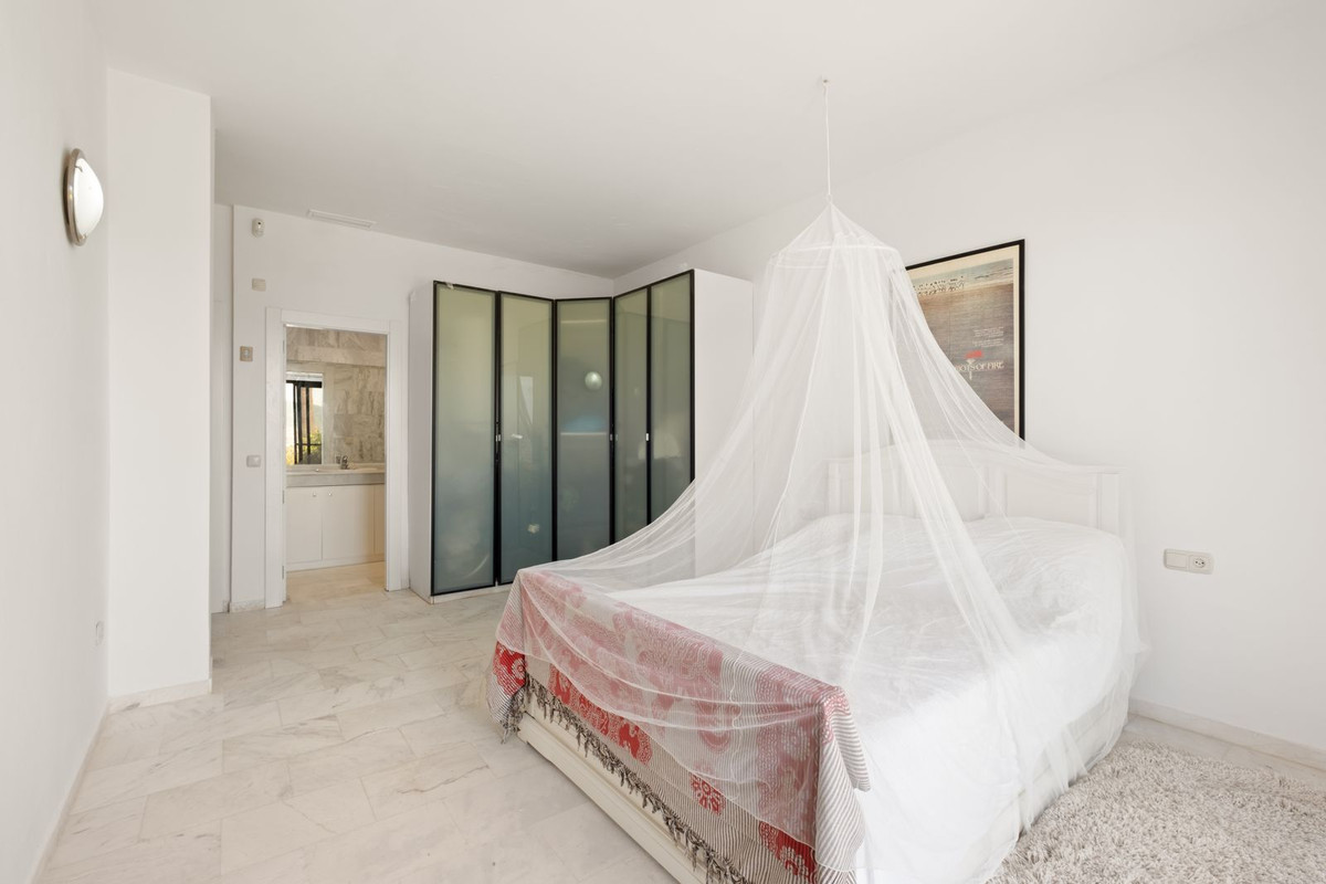 2 Bedroom Apartment in Marbella - Photo 15