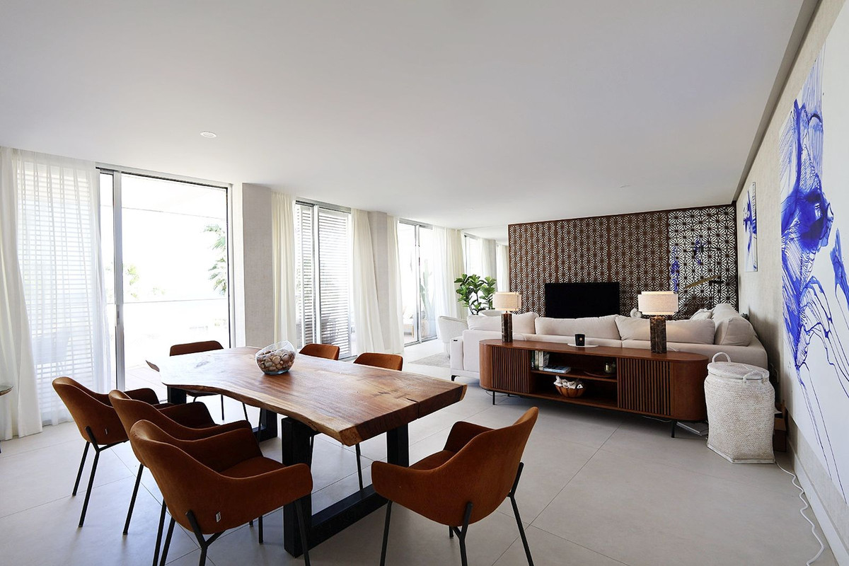 4 Bedroom Apartment in Estepona - Photo 5