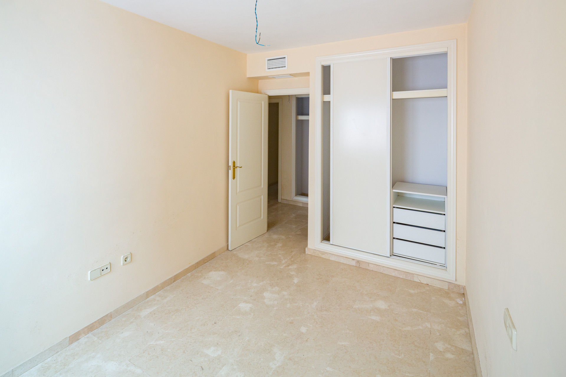 3 Bedroom Apartment in Estepona - Foto 18