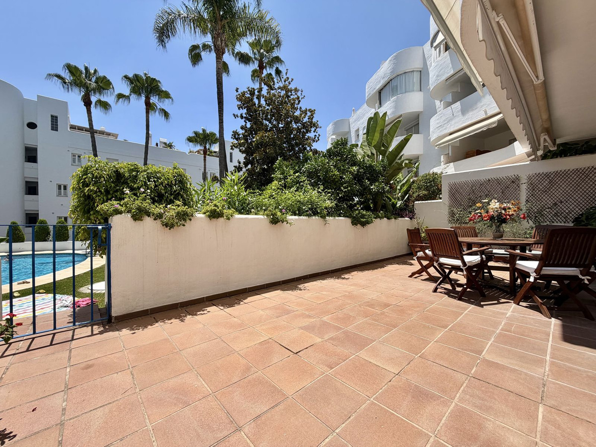 4 Bedroom Apartment in Marbella - Photo 2