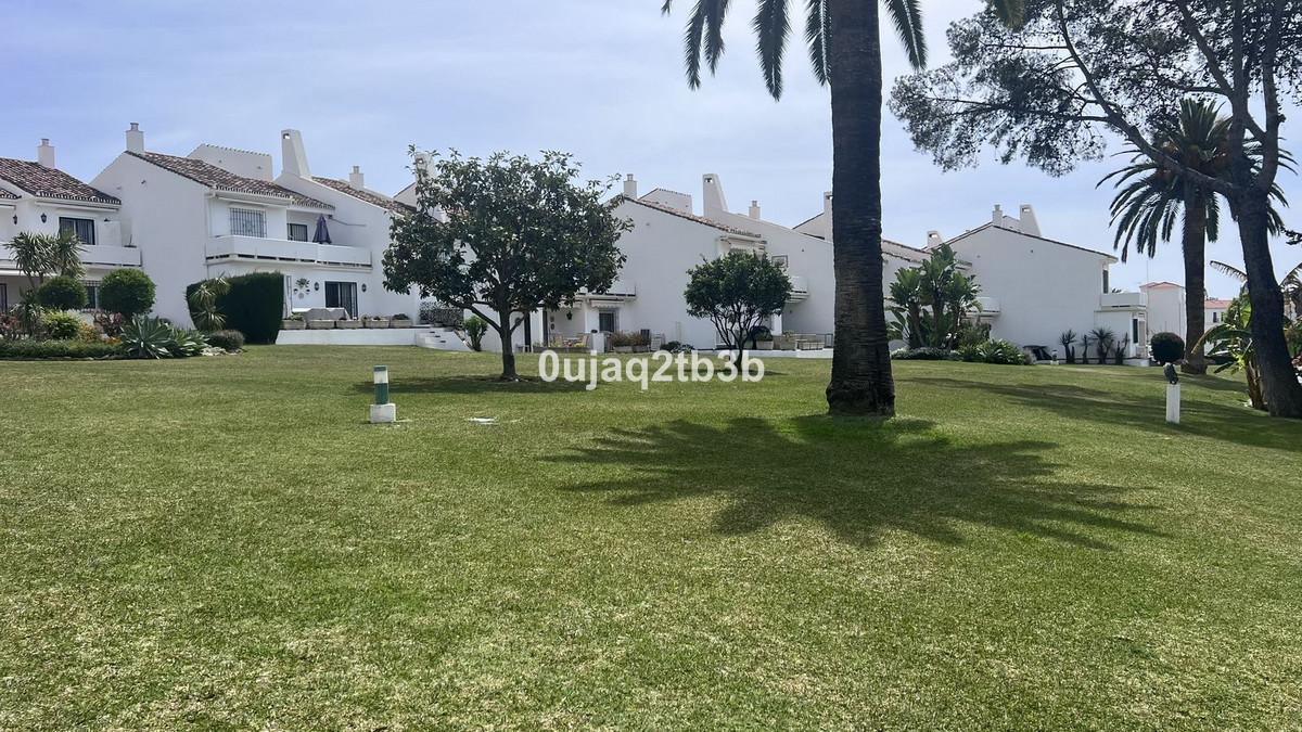 2 Bedroom Apartment in Marbella - Photo 24