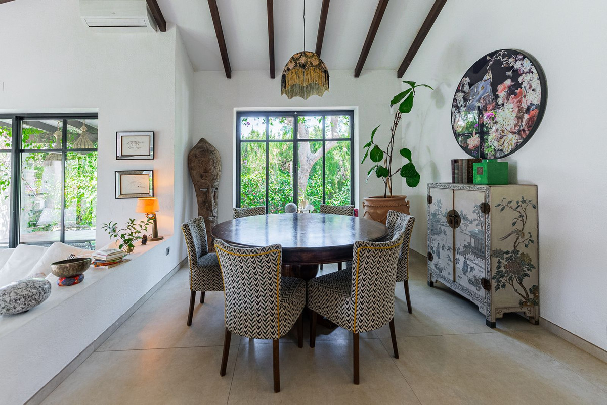 4 Bedroom Villa in Estepona - Photo 7