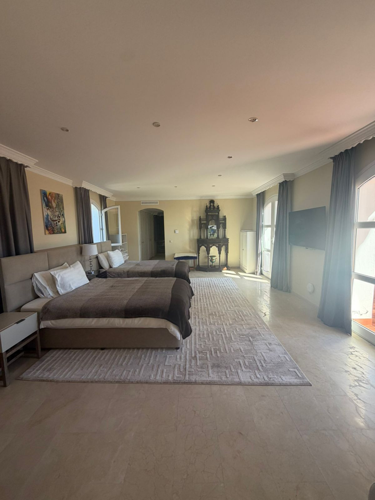 5 Bedroom Villa in Estepona - Photo 18