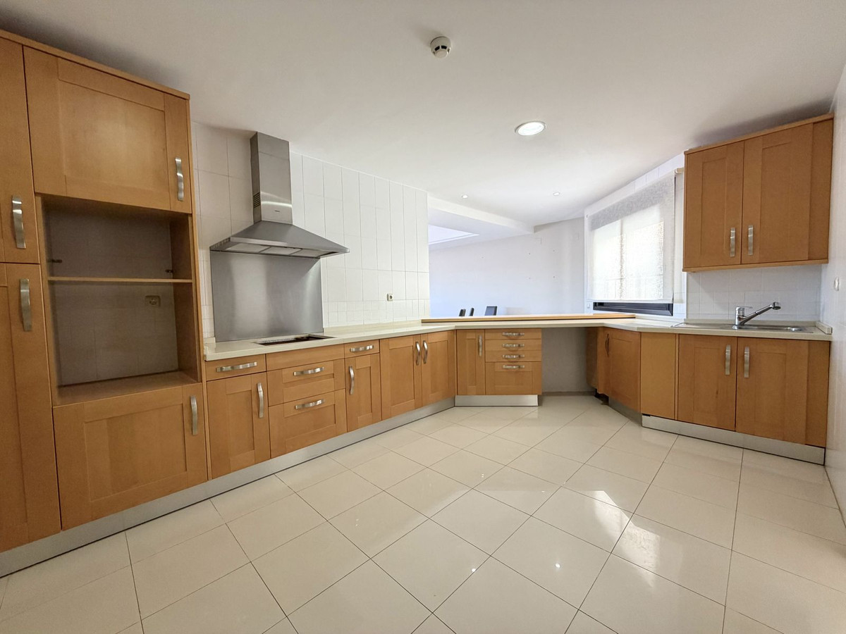 2 Bedroom Apartment in Marbella - Photo 11
