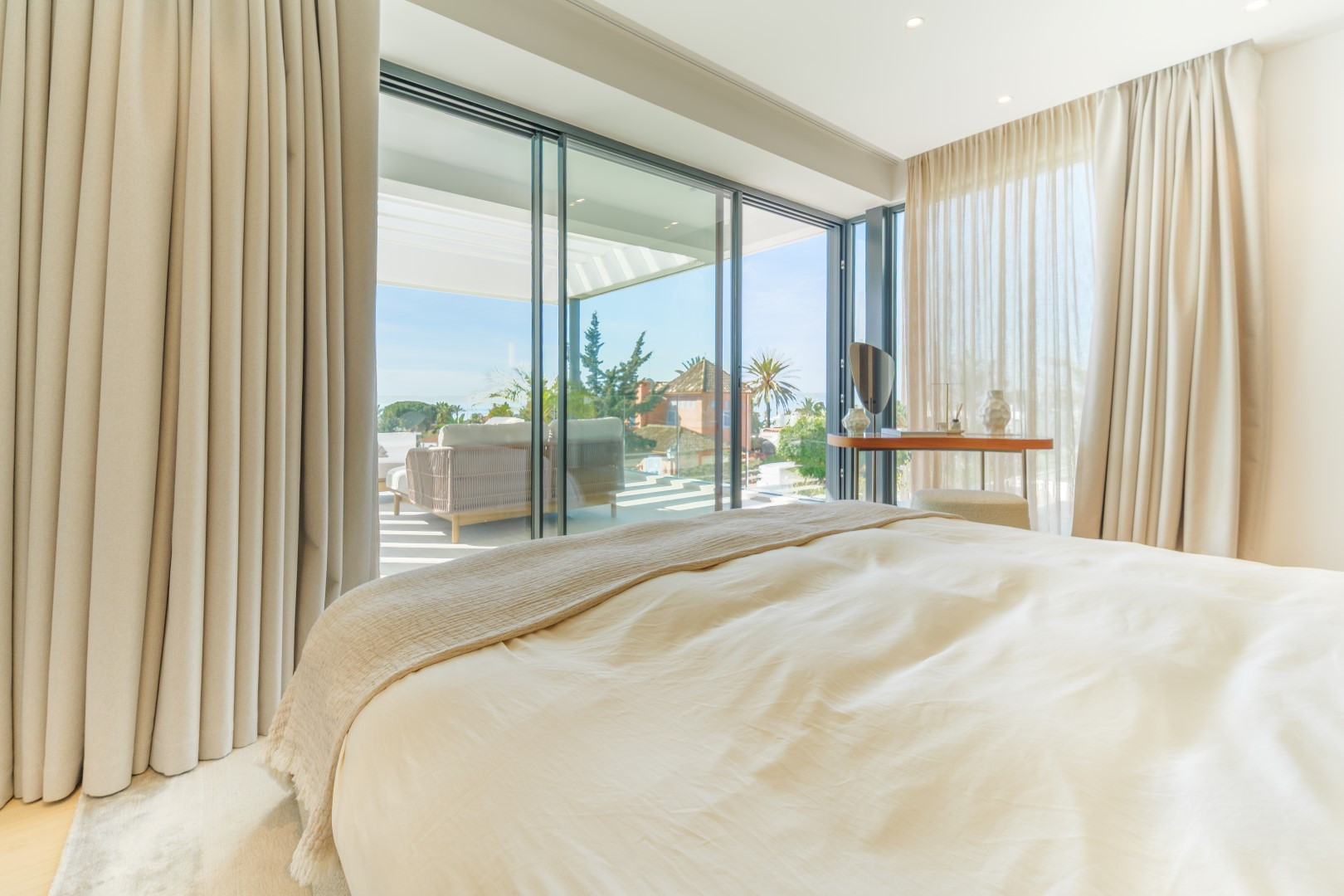 4 Bedroom Villa in Marbella - Photo 9