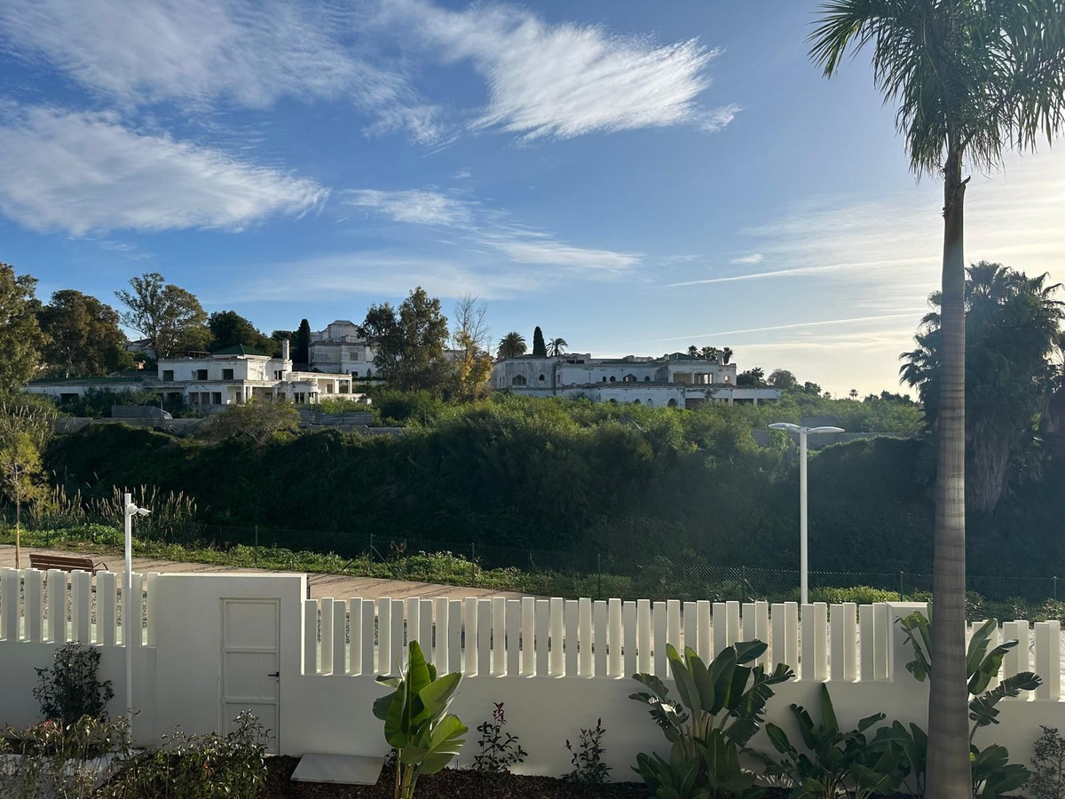 2 Bedroom Apartment in Marbella - Photo 32