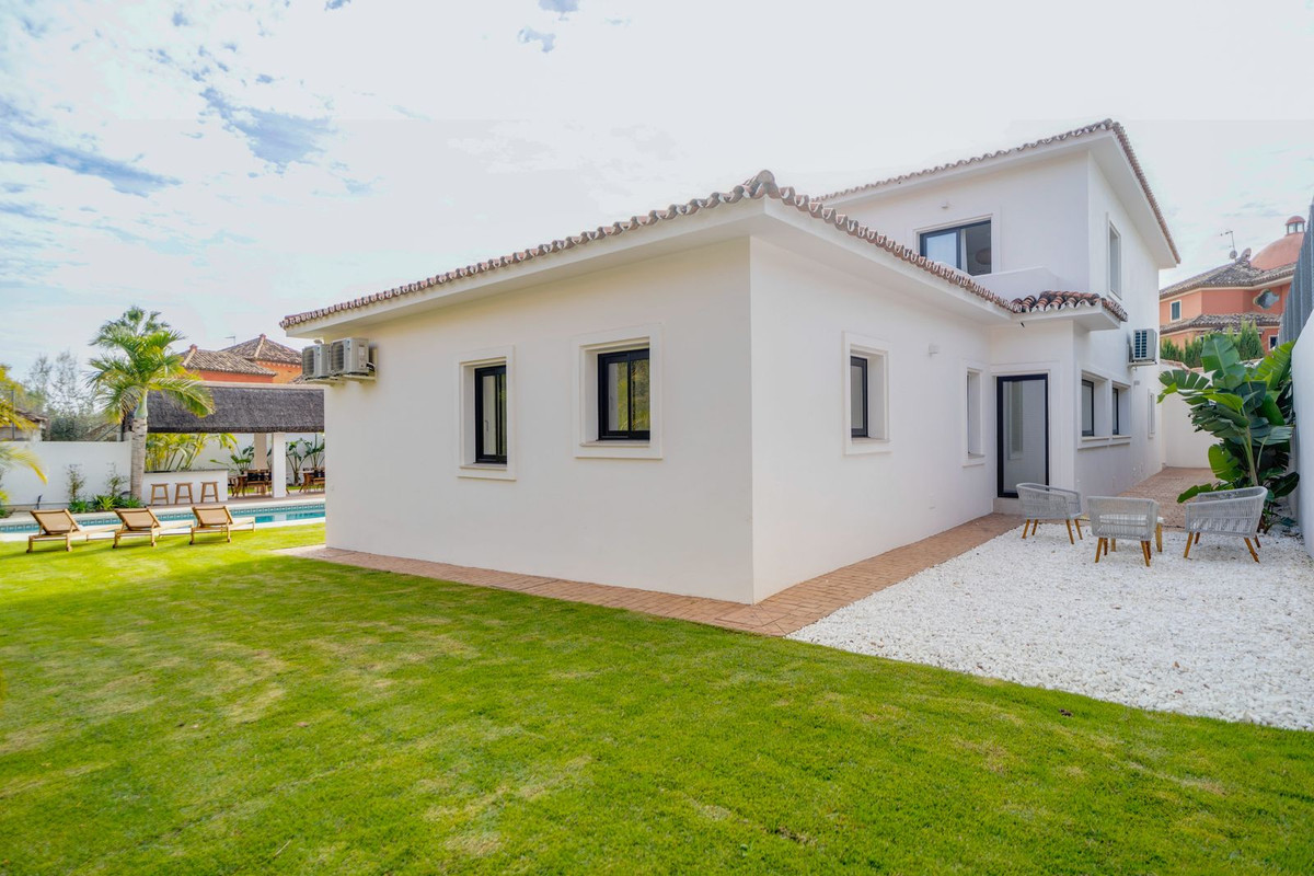 6 Bedroom Villa in Marbella - Photo 45