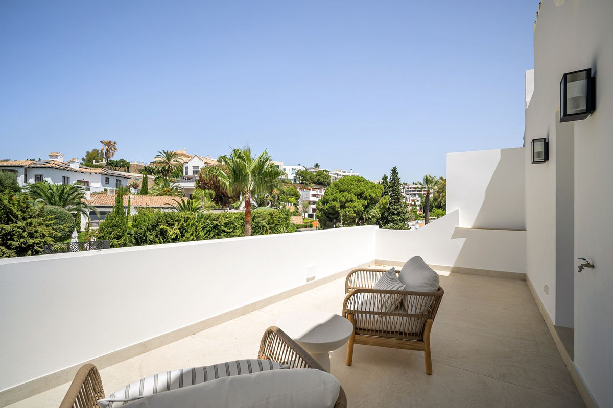 4 Bedroom Townhouse in Benahavís - Фото 37