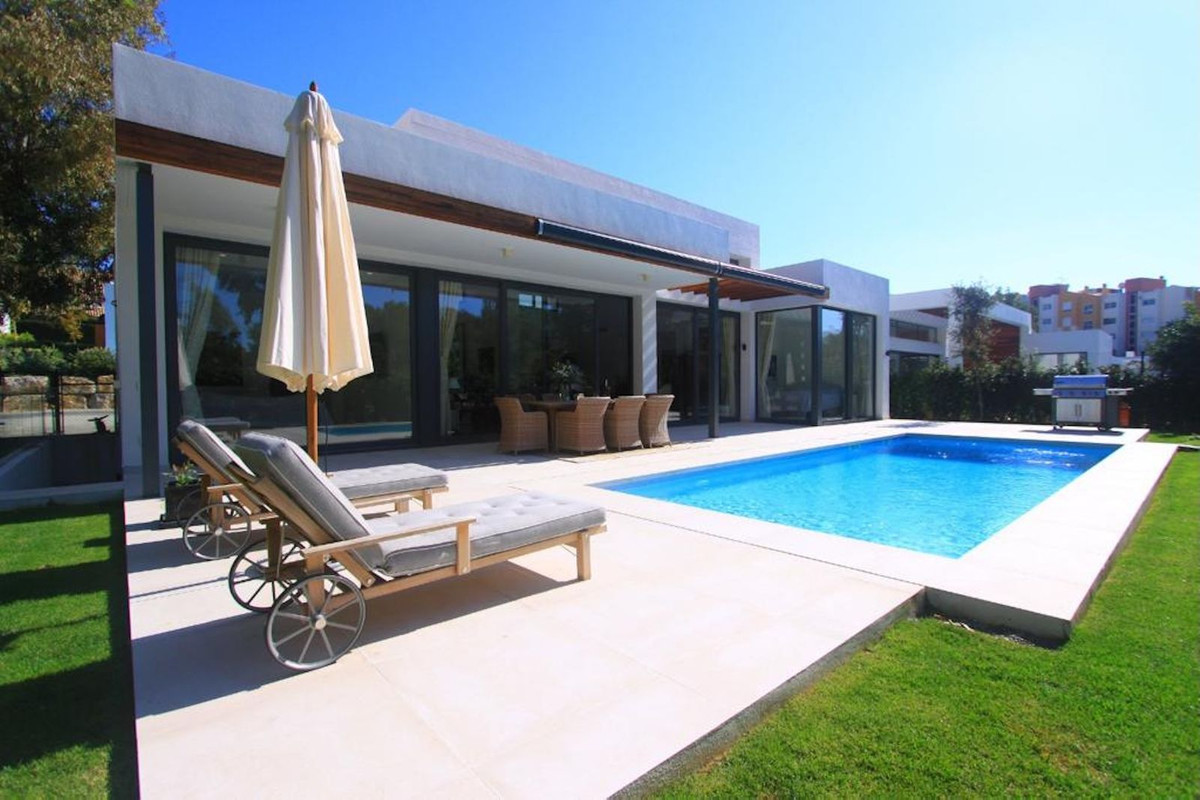 4 Bedroom Villa in Estepona - Photo 25