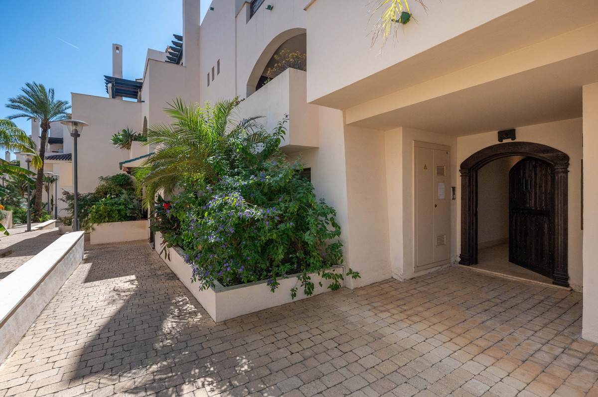 2 Bedroom Apartment in Marbella - Photo 24