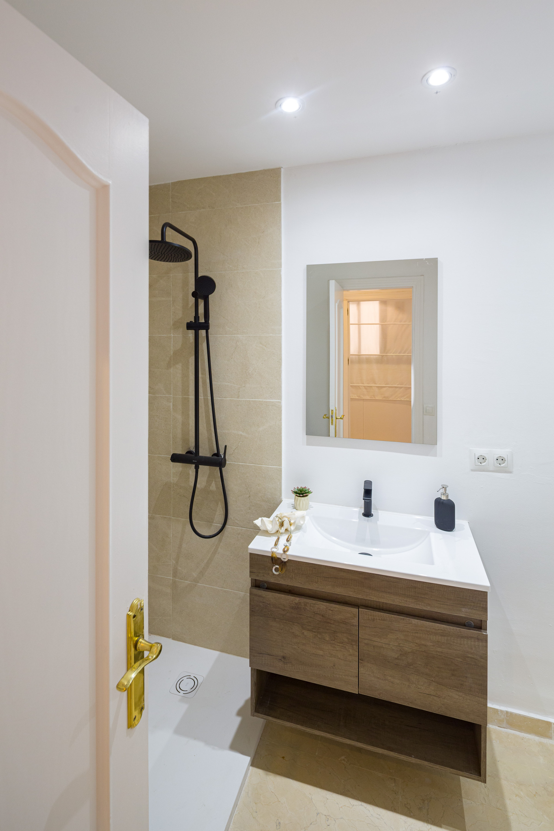 2 Bedroom Apartment in Marbella - Photo 12