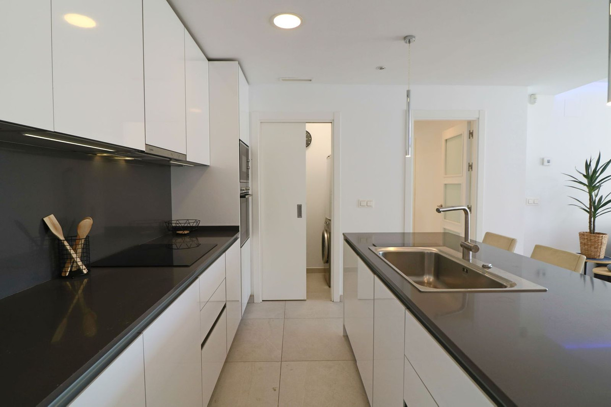 3 Bedroom Penthouse in Benahavís - Photo 17