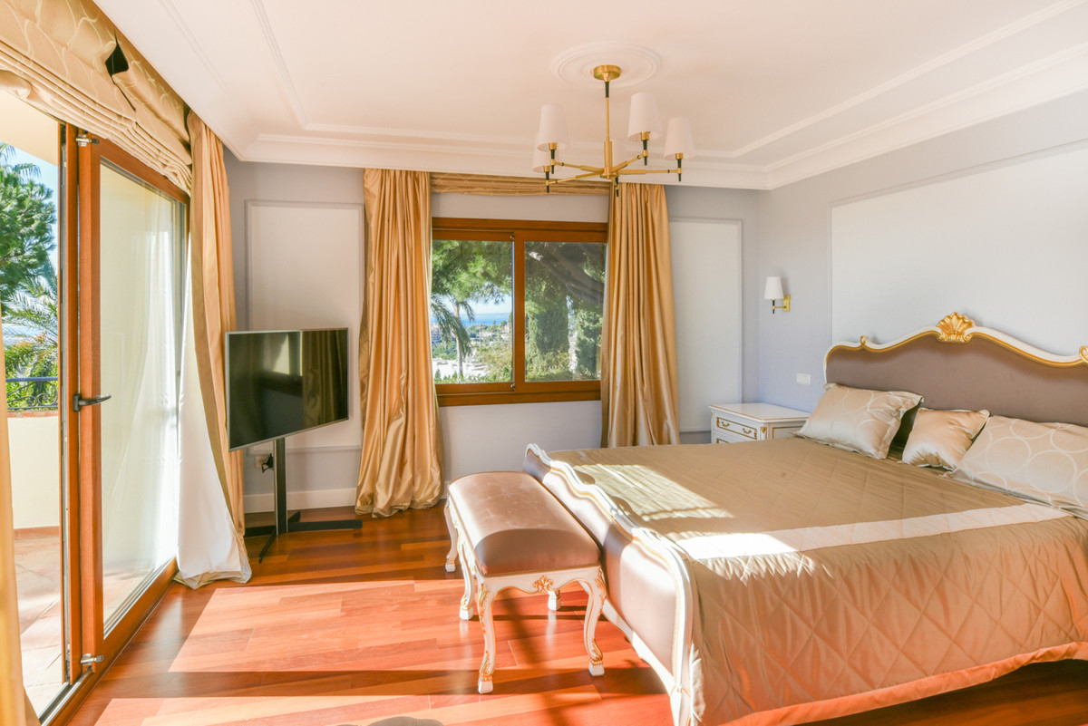 5 Bedroom Villa in Marbella - Photo 28