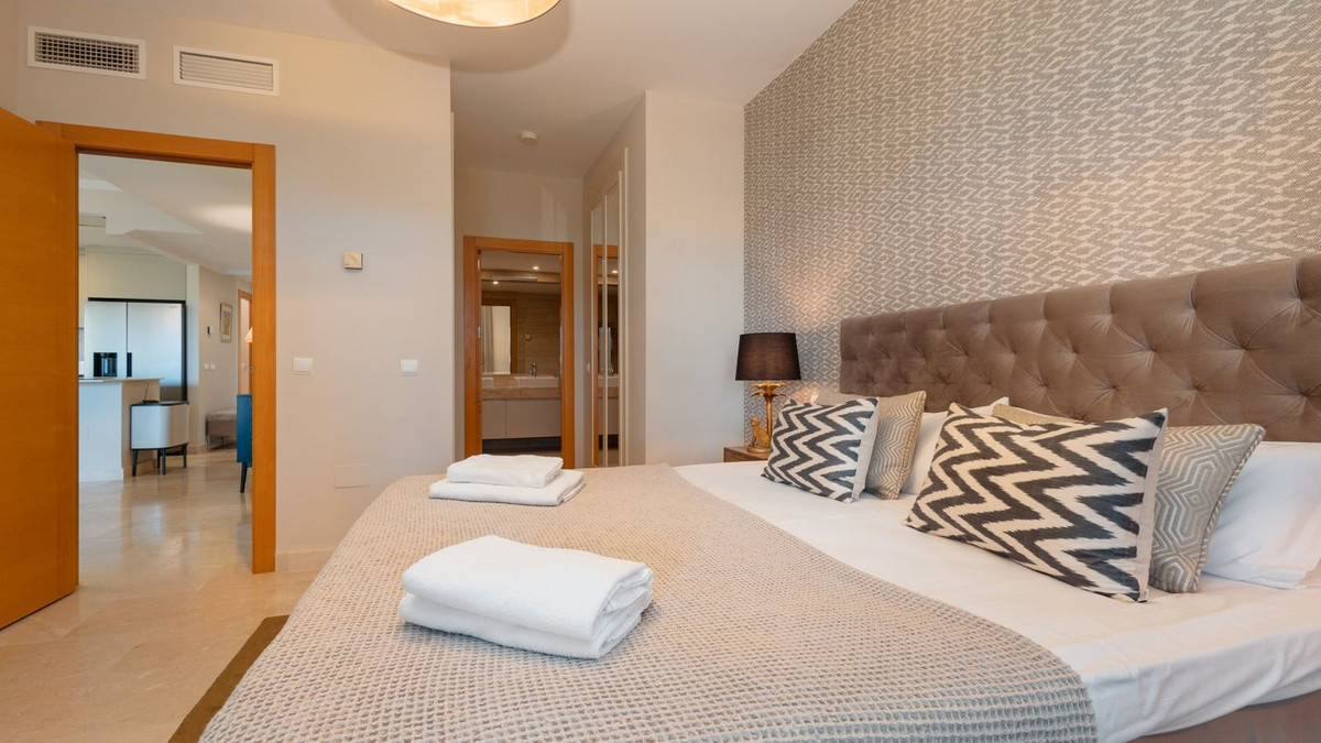 3 Bedroom Apartment in Benahavís - Photo 17