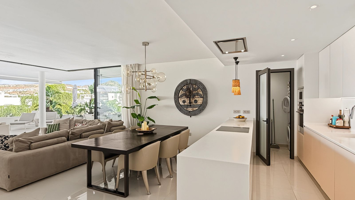 3 Bedroom Apartment in Estepona - Photo 8