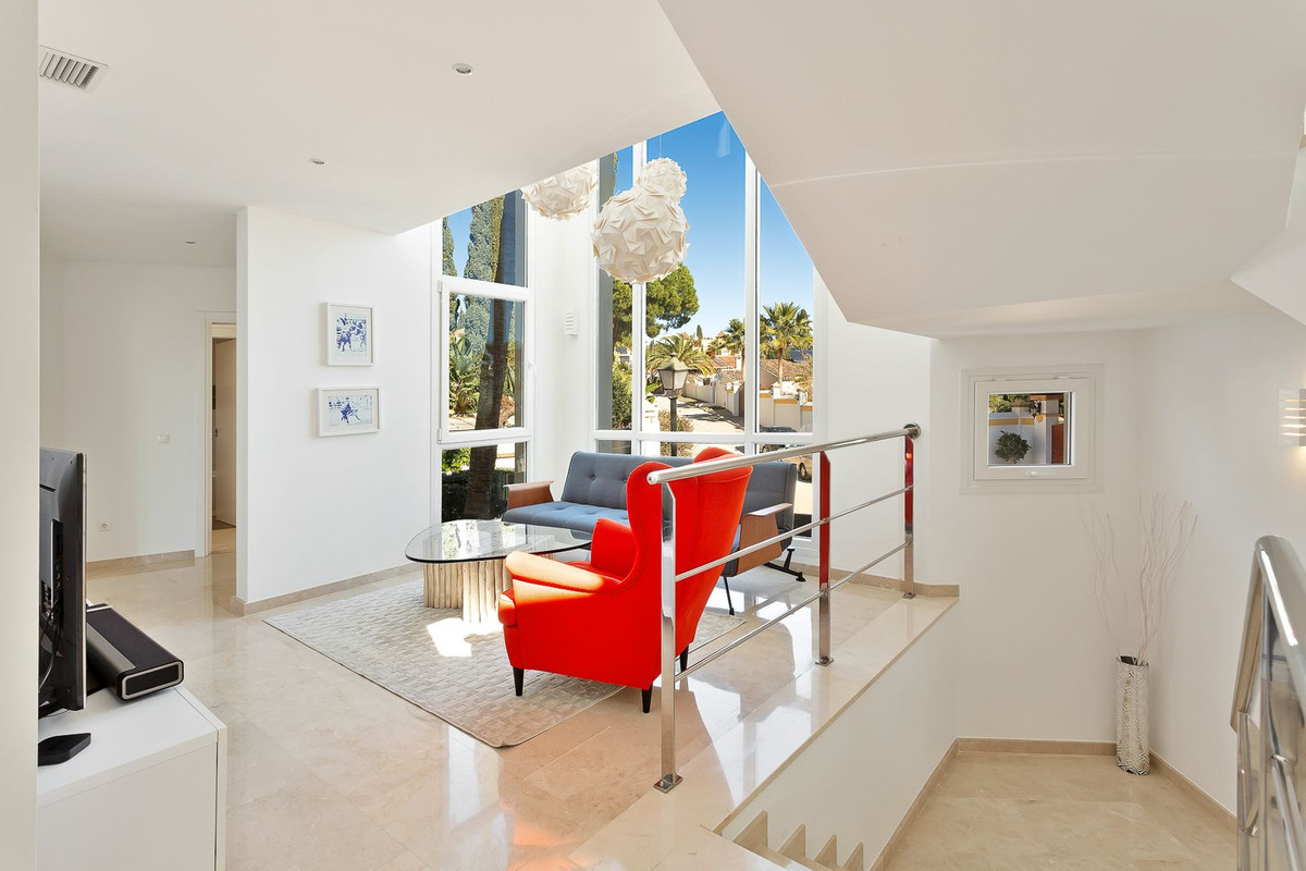 4 Bedroom Villa in Marbella - Photo 27