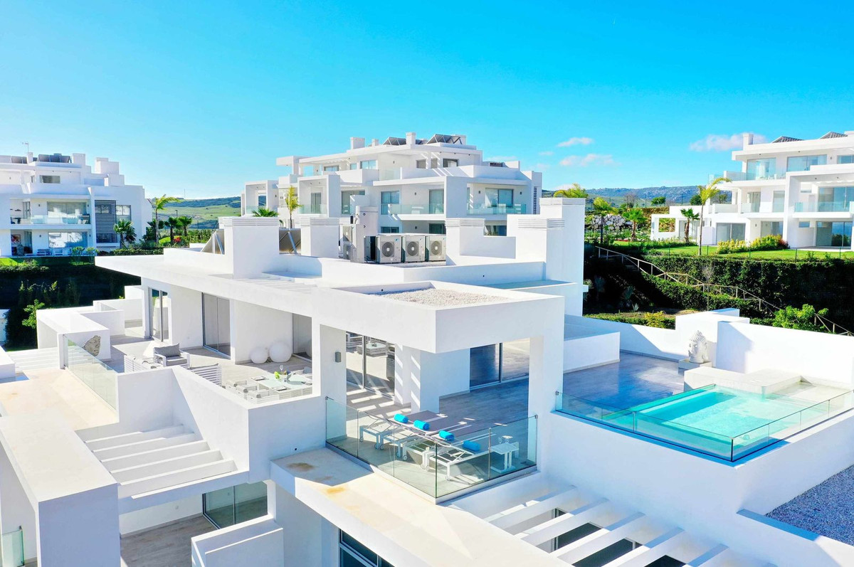 3 Bedroom Penthouse in Casares - Photo 2