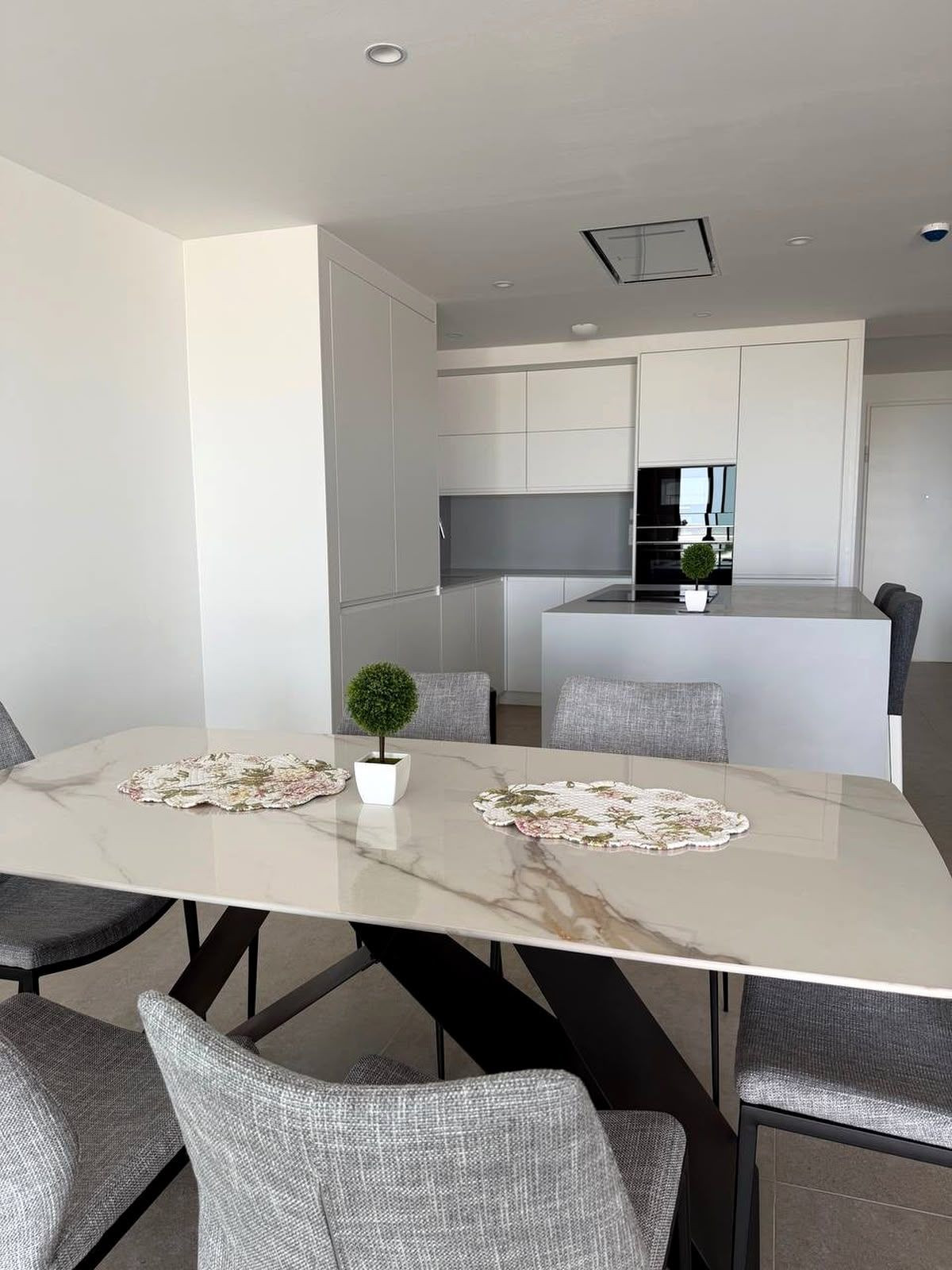 4 Bedroom Apartment in Estepona - Photo 5