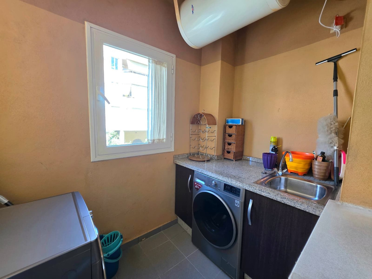 3 Bedroom Apartment in Estepona - Photo 12