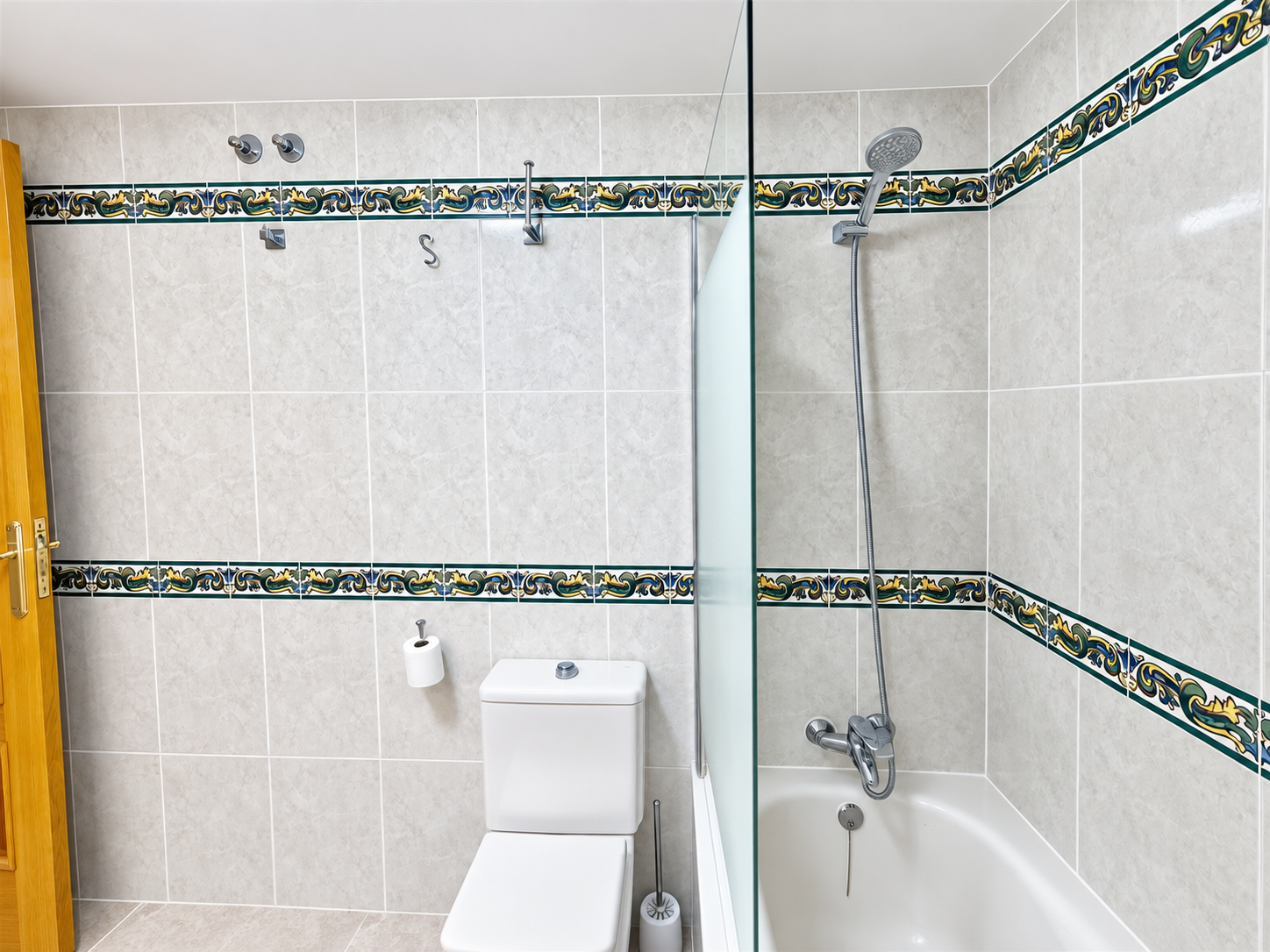 1 Bedroom Apartment in Marbella - Photo 16